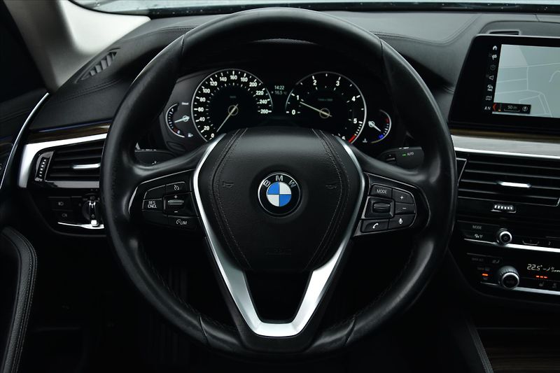 BMW Řada 5 520d xDrive LUXURY NAVI ČR - fotka 14 z 28