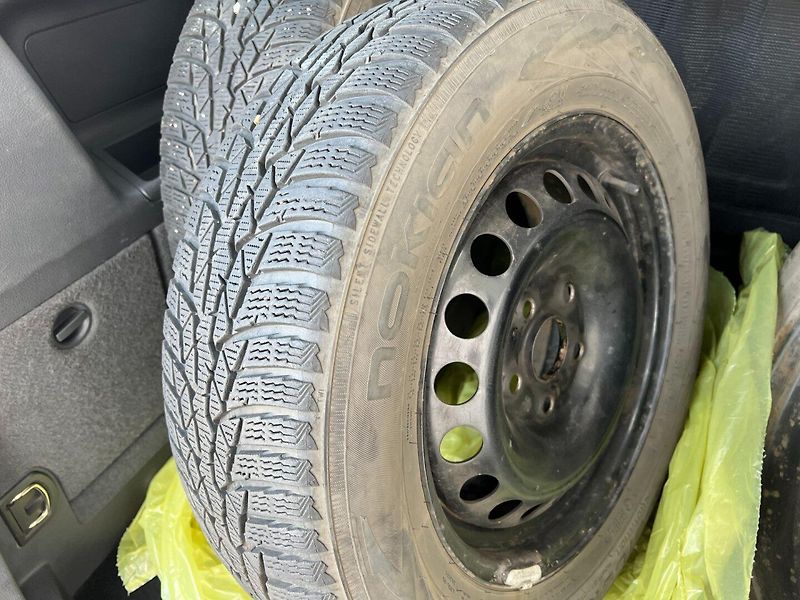 Volkswagen Touran (2011) 1.4TSI STYLE! Tažné! Navi! - fotka 11 z 36