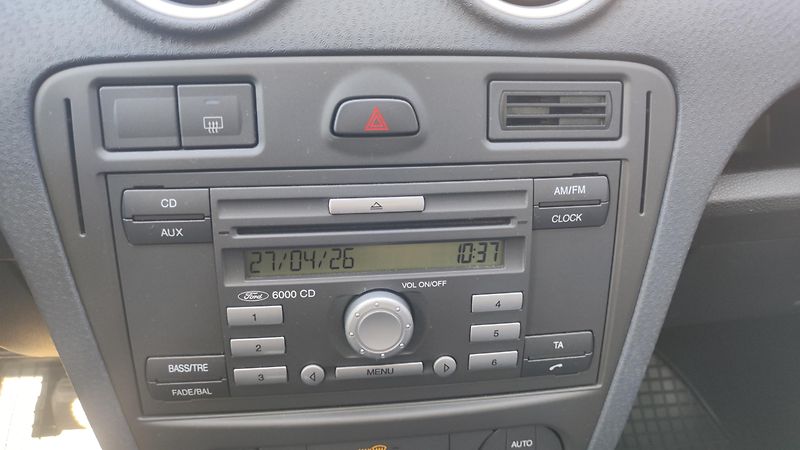 Ford Fusion (2009) 1,6 74kW ČR plný servis - fotka 11 z 21