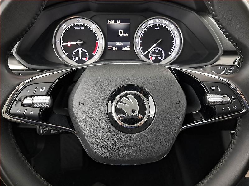 Škoda Superb (2021) Style 2.0 TDI, ČR,1.maj, Kůže - fotka 16 z 20