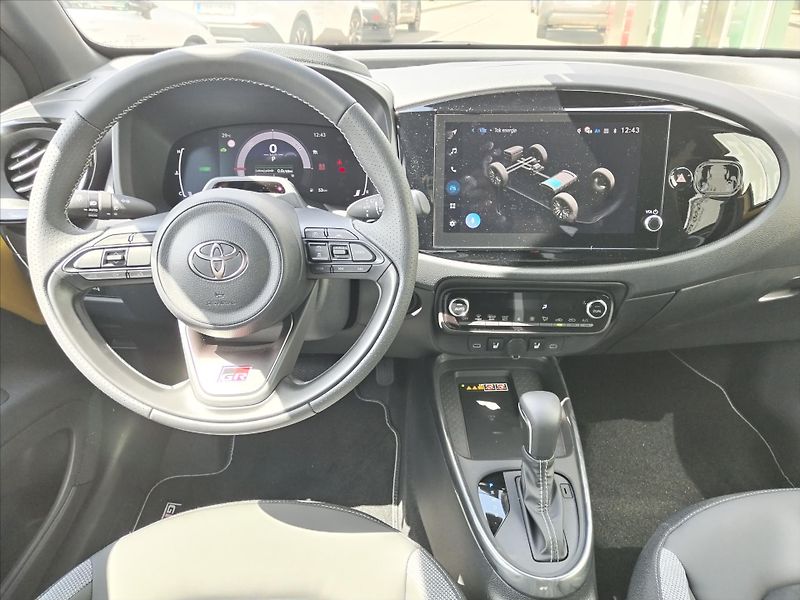 Toyota Aygo 1.5 HYBRID e-CVT  GR SPORT 116 - fotka 10 z 15