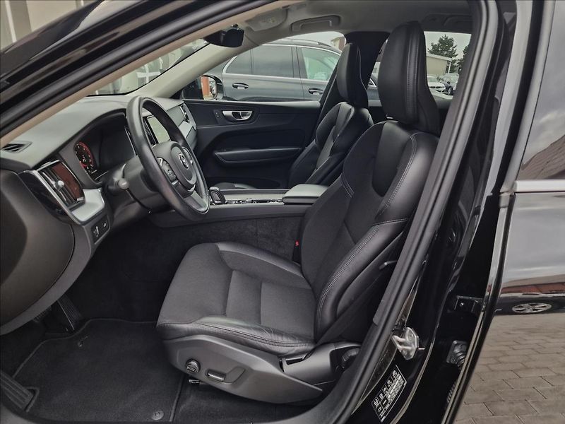 Volvo XC60 B4 145kW AWD Momentum Pro,ČR - fotka 19 z 50