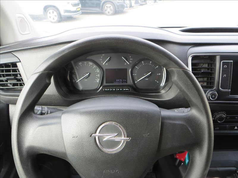 Opel Vivaro 1,5 CDTI 88kw Van L1 - fotka 17 z 18