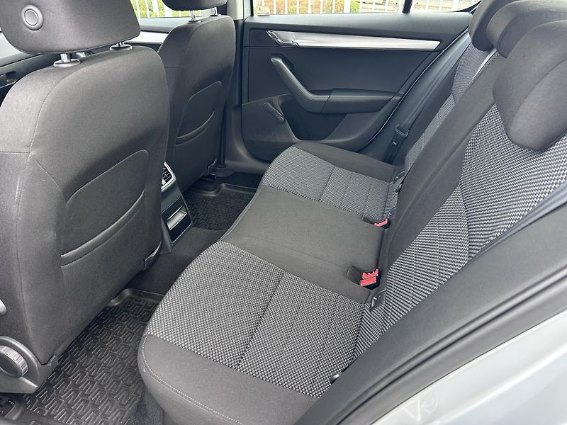 Škoda Octavia 1.2 TSI Ambition - fotka 19 z 35
