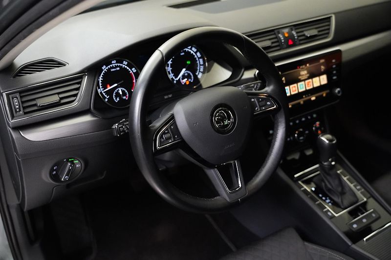 Škoda Superb - fotka 14 z 27