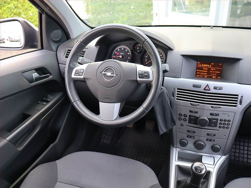 Opel Astra (2011) 1.4 16V, Tempomat - fotka 7 z 14