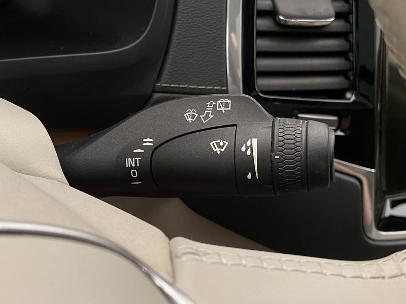 Volvo XC90 D5 AWD INSCRIPTION REZERVACE - fotka 22 z 56