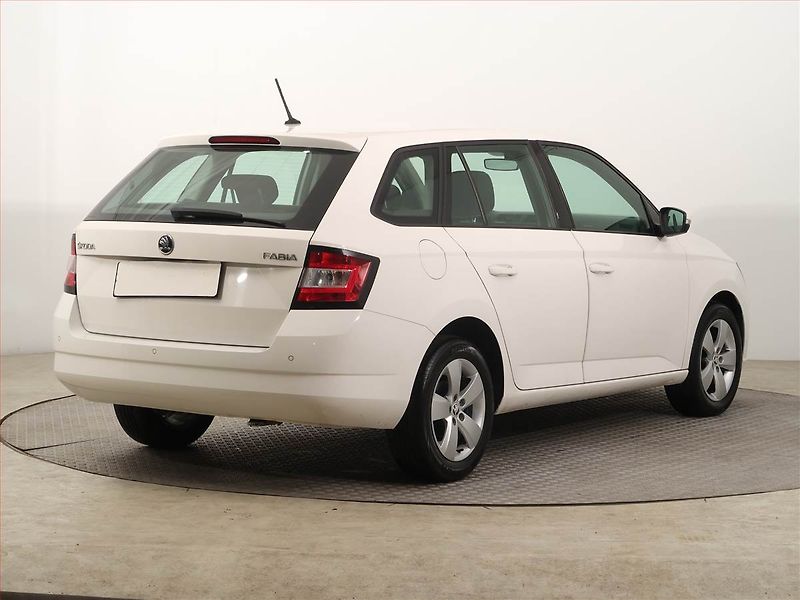 Škoda Fabia (2017) Style 1.4 TDI, Serv.kniha - fotka 5 z 15