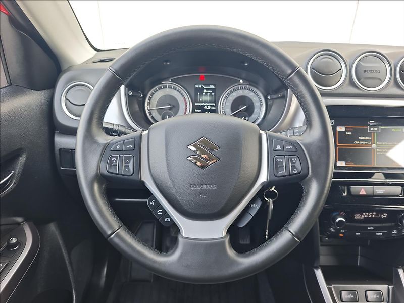 Suzuki Vitara 1,4 BoosterJet Hybrid  Premium - fotka 17 z 22