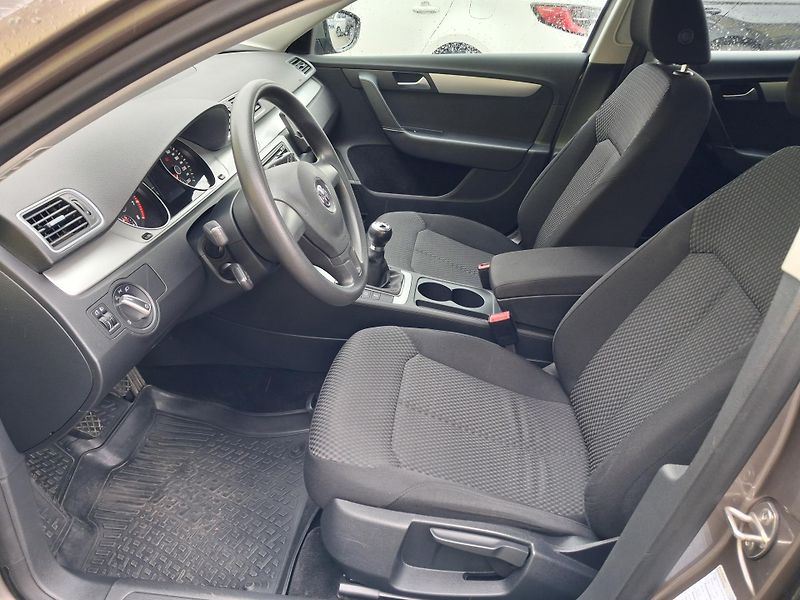 Volkswagen Passat (2011) 1,4TSi NAVI VYHŘ.SED, 2x KOLA - fotka 9 z 38