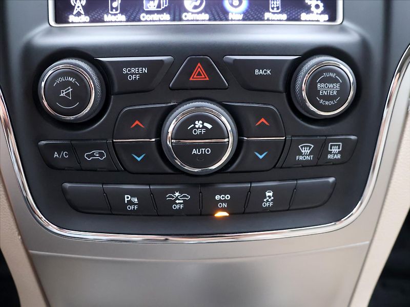 Jeep Grand Cherokee 3.0 CRDI 184kW Overland 4WD - fotka 27 z 40