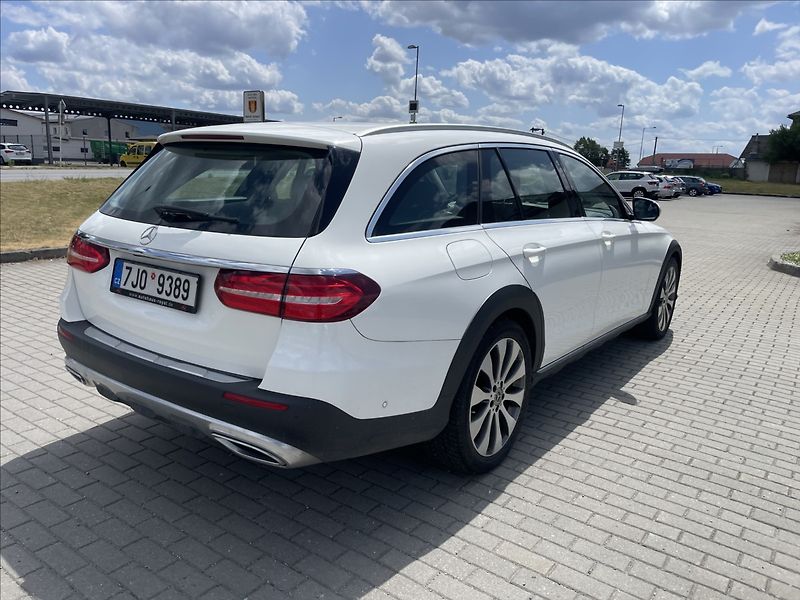 Mercedes-Benz Třídy E 2,0 d 4MATIC All-Terrain LED H - fotka 4 z 38