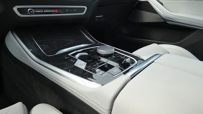 BMW X5 50e xDrive PHEV - fotka 6 z 27