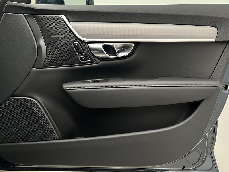 Volvo V90 T6 AWD RECHARGE CORE AUT  - fotka 46 z 47