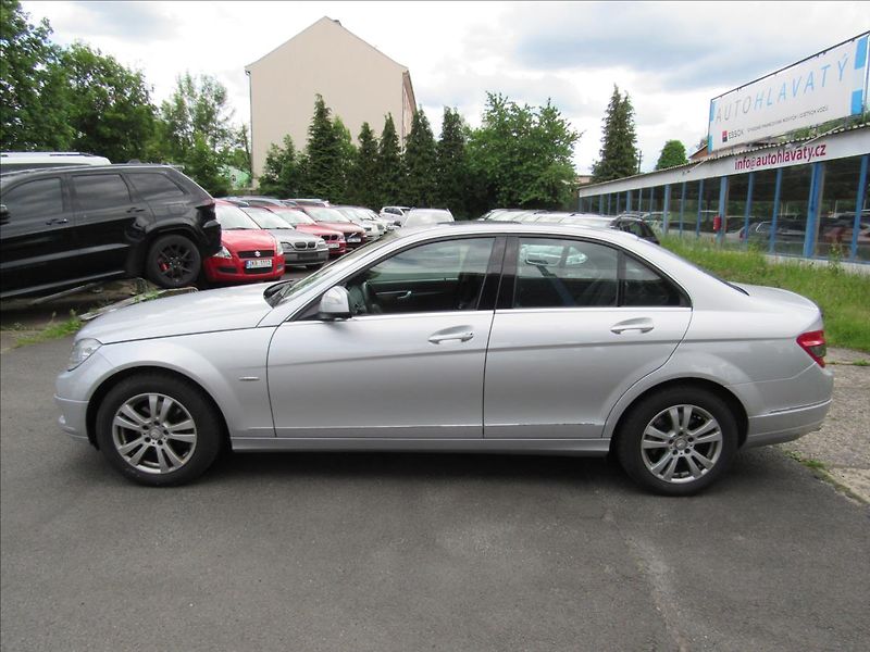 Mercedes-Benz Třídy C 2,5 i C 230 V6 150kW Automat - fotka 7 z 33