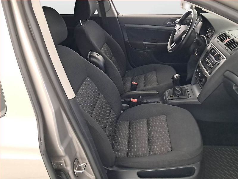 Škoda Octavia (2012) 1.6, Serv.kniha, po STK - fotka 9 z 13