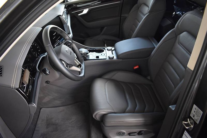 Volkswagen Touareg (2023) 3.0TDI 210kW, LED Matrix, tažn - fotka 14 z 28