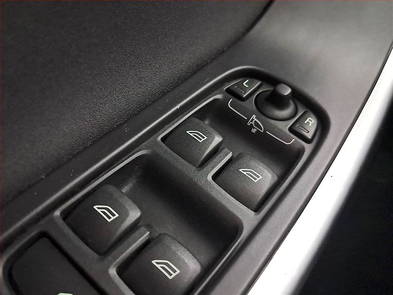 Volvo XC60 (2011) Momentum D4, Navi, Xenony - fotka 18 z 21
