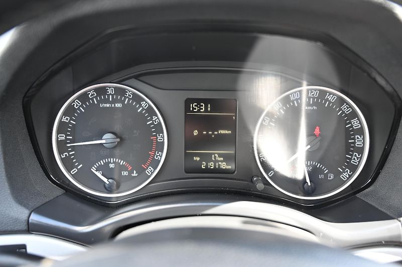 Škoda Octavia 2.0TDI 103KW 9/2012 Rezervace - fotka 12 z 43