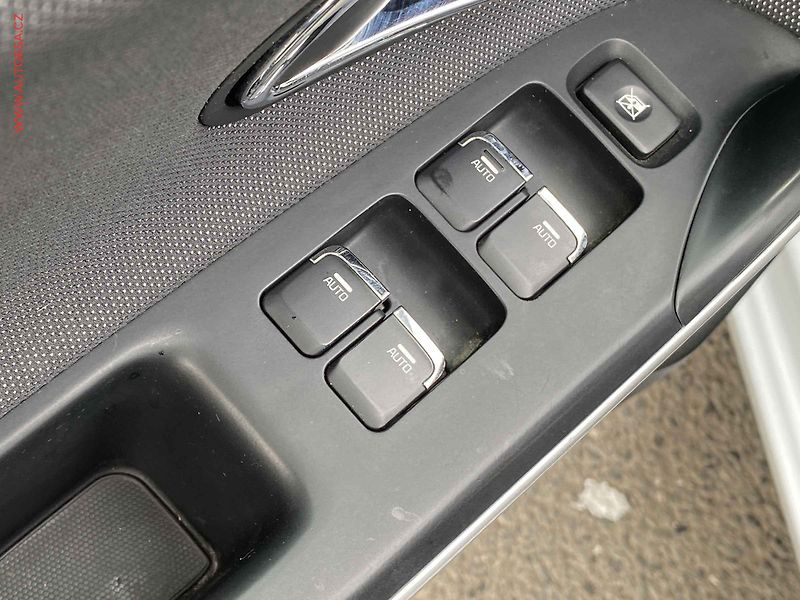 Kia Ceed (2017) 1.6 GDi, AC, navi, kamera - fotka 11 z 18