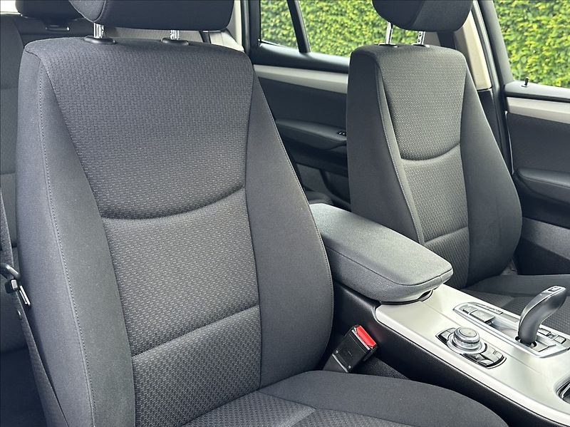 BMW X3 2,0 28i 245PS  Advantage A/T 4 - fotka 17 z 53