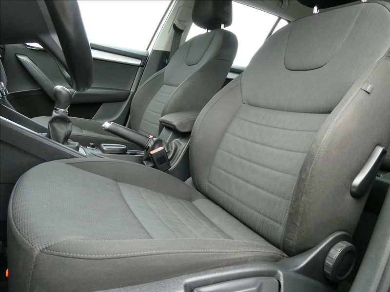Škoda Octavia 1,6 TDi 81kW STYLE, DPH, ČR - fotka 29 z 38