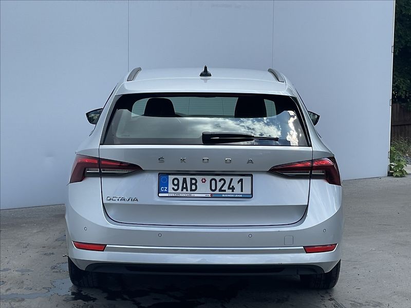 Škoda Octavia 2,0 TDI Combi Ambition Plus - fotka 23 z 23
