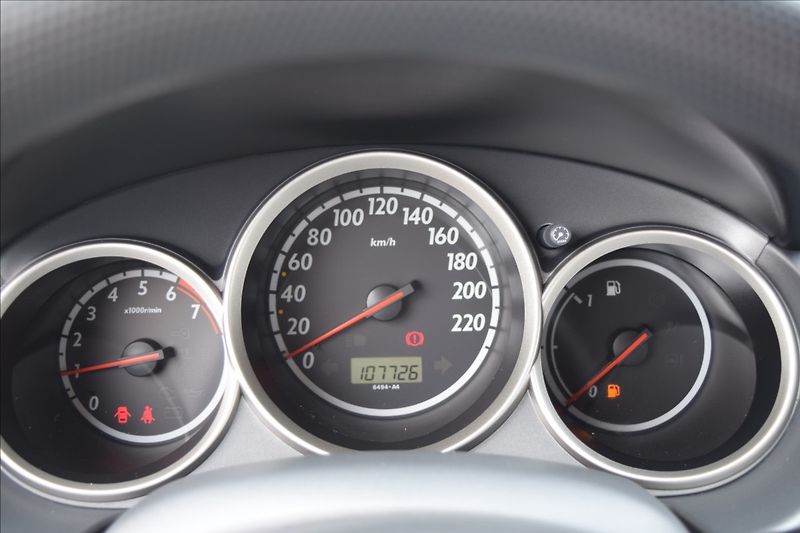 Honda Jazz 1,3 i 57KW NOVÁ STK BEZ KOROZE - fotka 38 z 45