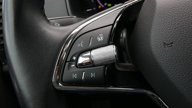 Škoda Karoq 2.0 TDI 110 kW Style 4x4 DSG - fotka 12 z 24