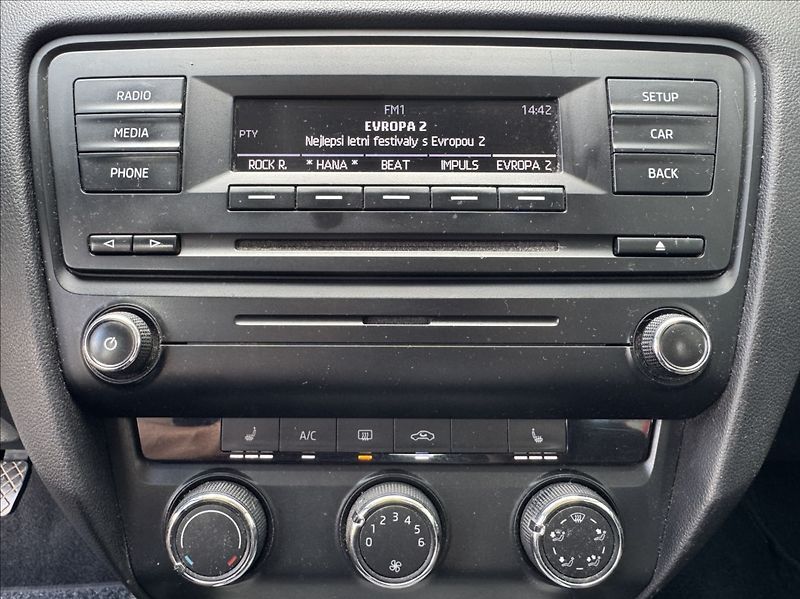 Škoda Octavia 1,6 TDI 77kW původ ČR - fotka 39 z 50