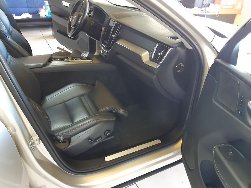 Volvo XC60 2.0d B4 AWD 145KW INSCRIPTION - fotka 22 z 28