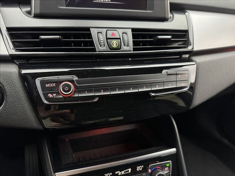 BMW Řada 2 1,5 218i LONG ROZVODY VÝHŘEV - fotka 23 z 43