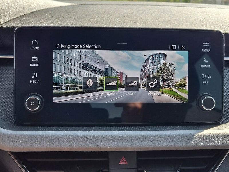 Škoda Scala Top Selection 1.0 TSI 85 kW - fotka 28 z 36