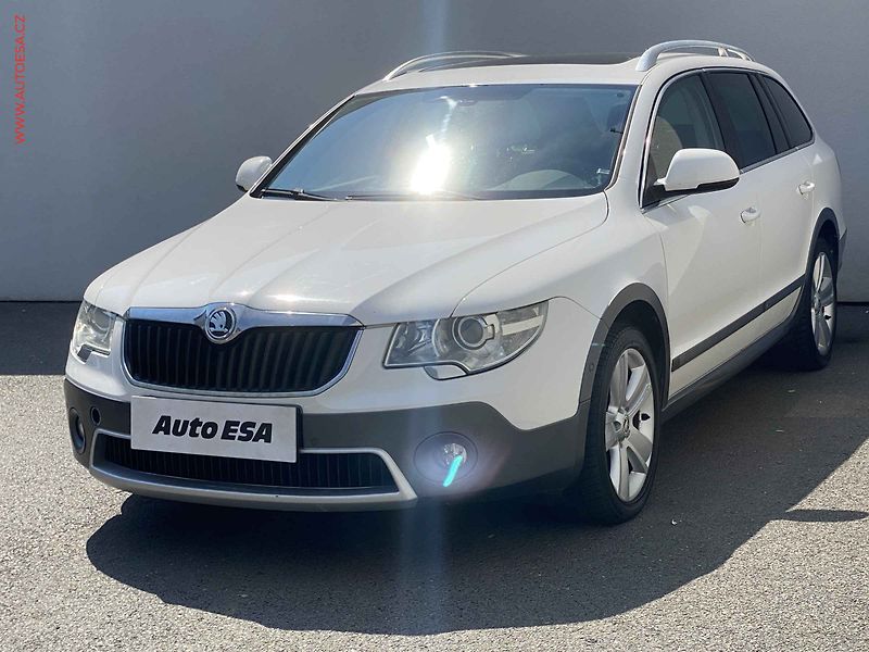 Škoda Superb (2012) 2.0TDi, DSG, bixen - fotka 3 z 21