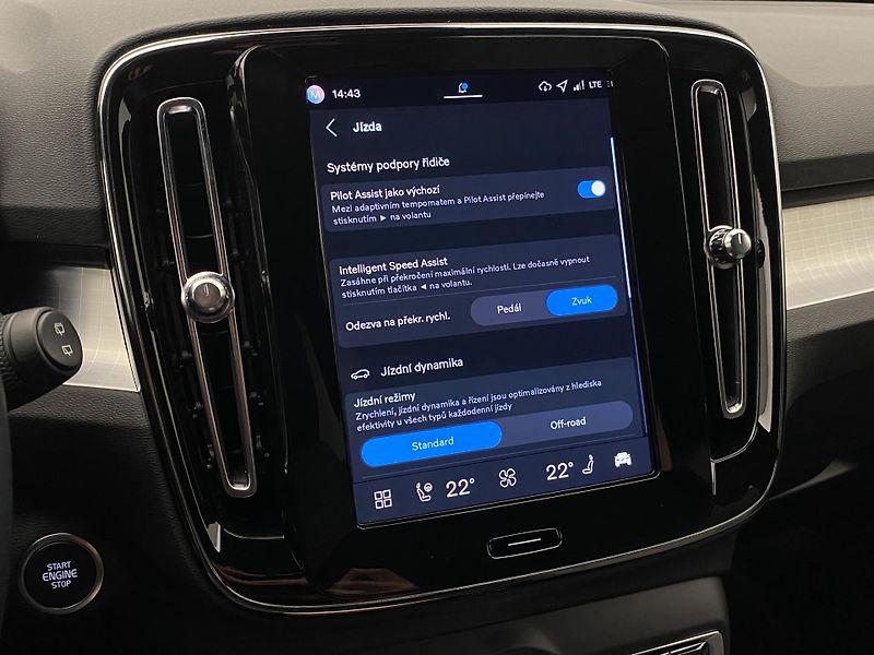 Volvo XC40 (2025) B3 AUT DARK PLUS - fotka 46 z 64