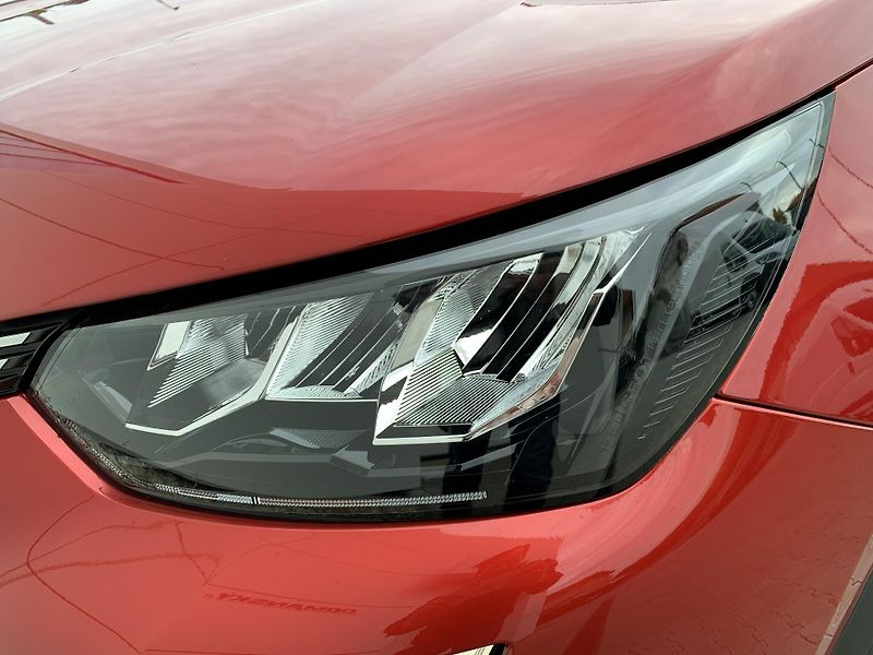 Peugeot 2008 ALLURE 1.2 PureTech 74kW MAN6 - fotka 30 z 33