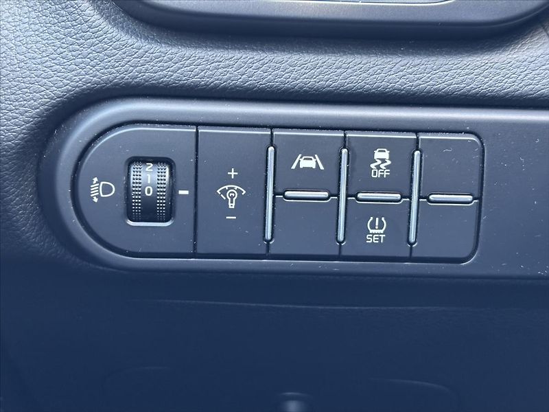 Kia Ceed 1,5 TGDi 118kW TOP ZÁRUKA NAVI - fotka 31 z 40