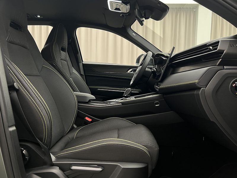 Lynk & Co 01 CORE PHEV AUT CZ 1.maj - fotka 17 z 48