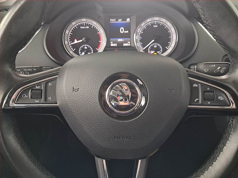 Škoda Octavia (2018) Style 1.4 TSI, Navi, Bi-Xenony - fotka 17 z 17
