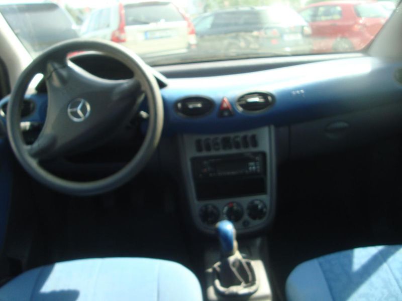 Mercedes-Benz Třídy A (2002) 170CDI - fotka 9 z 15