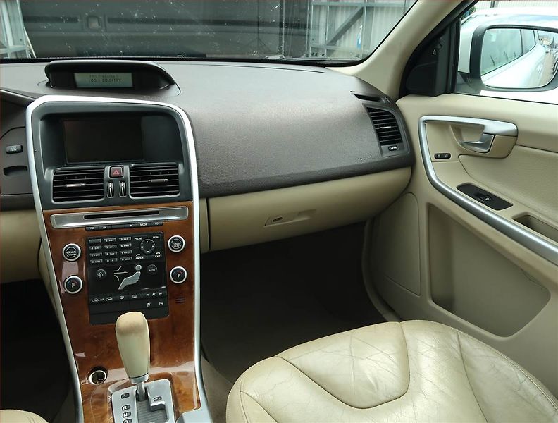 Volvo XC60 (2009) Momentum D5, 4X4, Automat - fotka 8 z 17