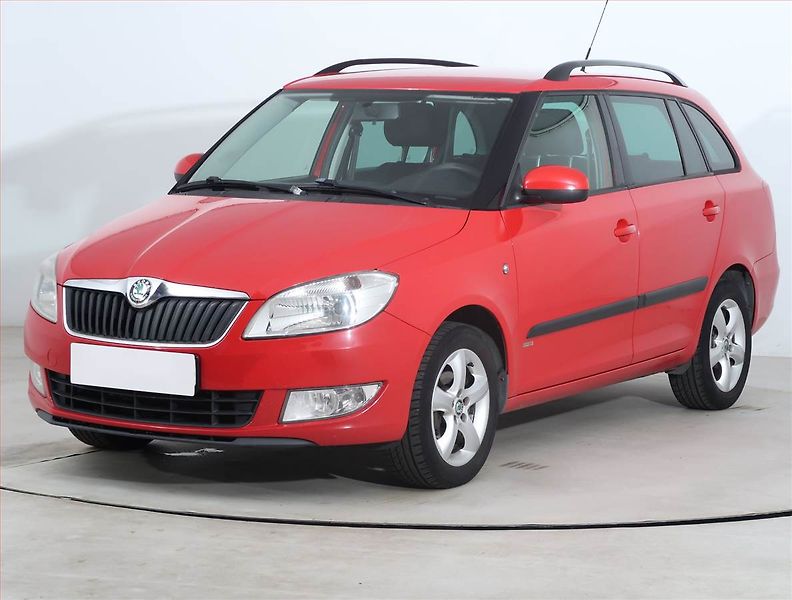 Škoda Fabia (2012) 1.2 TSI, po STK, oblíbený vůz - fotka 2 z 17