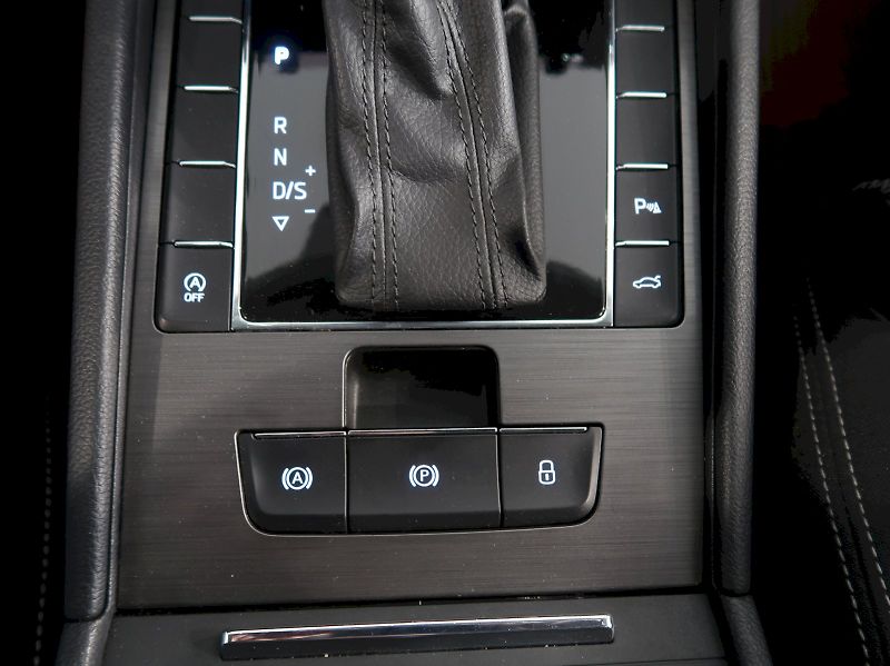Škoda Superb (2019) STYLE 2.0TDI 110KW DSG TAŽNÉ N - fotka 34 z 43