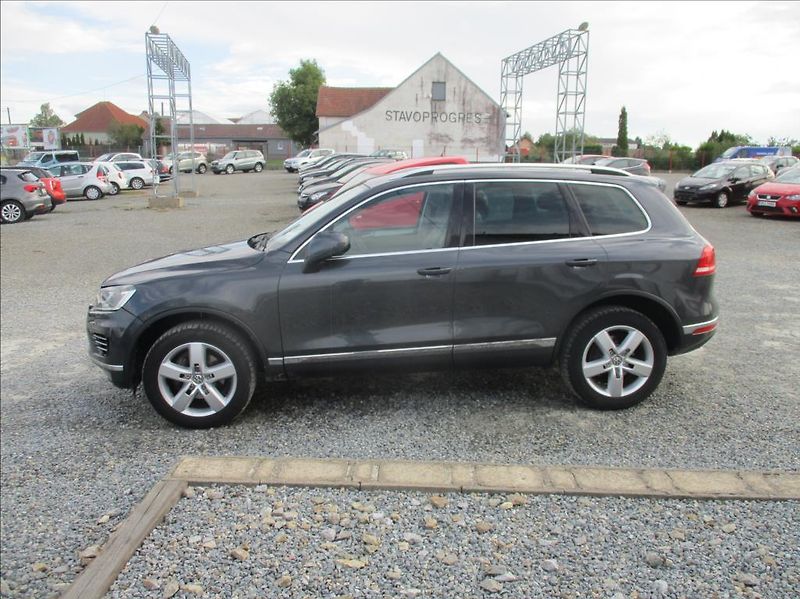 Volkswagen Touareg 3,0 TDI, DSG,servis,el.tažné - fotka 4 z 30