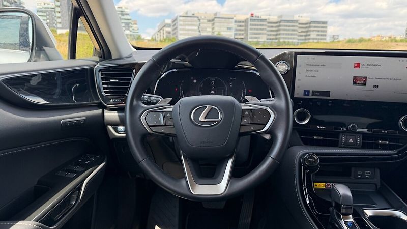 Lexus NX 350h 350H 2,5 HEV PRESTIGE TECH PLU - fotka 11 z 29