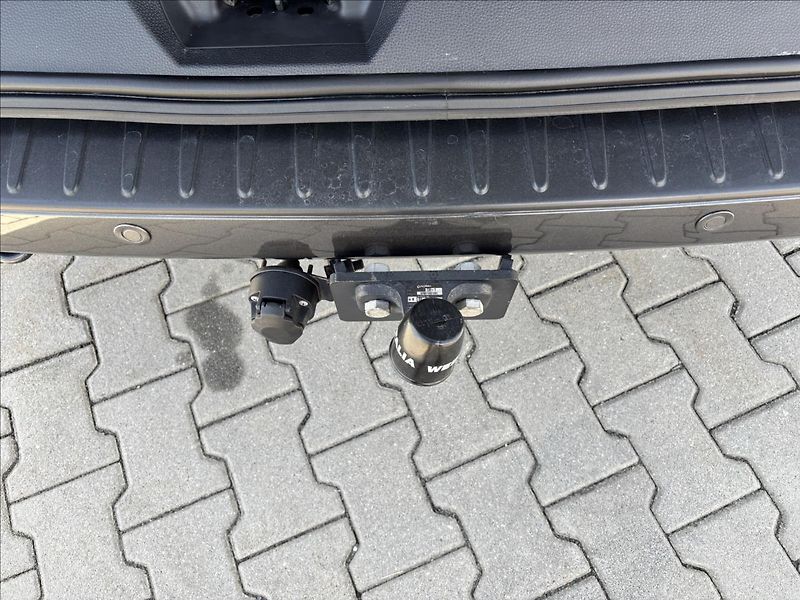 Ford Tourneo Custom 2,0 EcoBlue 110kW L2 Titanium - fotka 12 z 41
