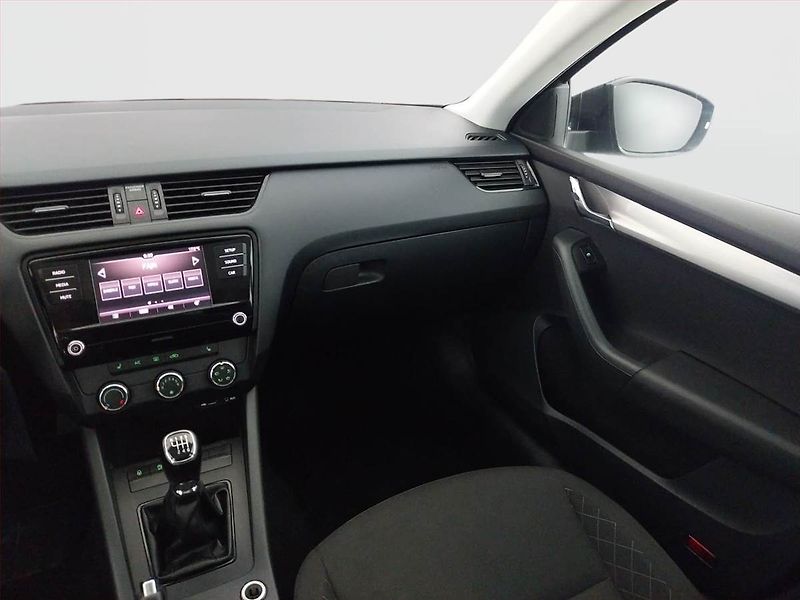 Škoda Octavia (2017) 1.0 TSI, Vyhř. sedaček - fotka 8 z 15