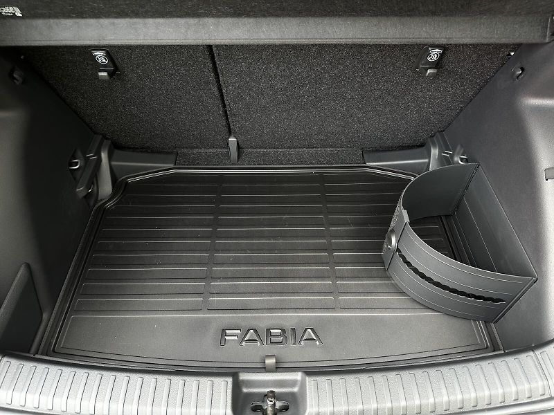 Škoda Fabia 1.0TSi Monte Carlo 116PS V.Coc - fotka 35 z 36