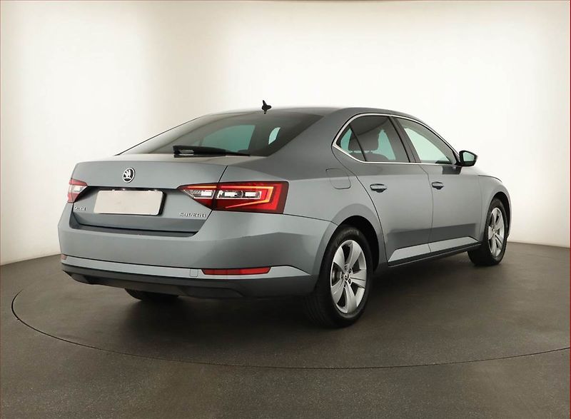 Škoda Superb (2017) 1.8 TSI, Automat, Navi - fotka 5 z 18