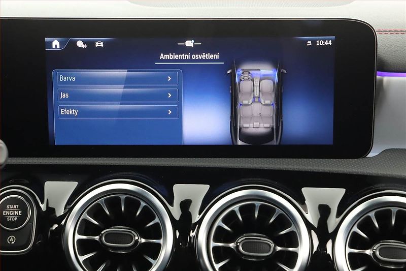 Mercedes-Benz CLA (2024) 200 - fotka 15 z 20